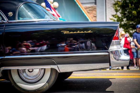 packard-car-rolling-parade